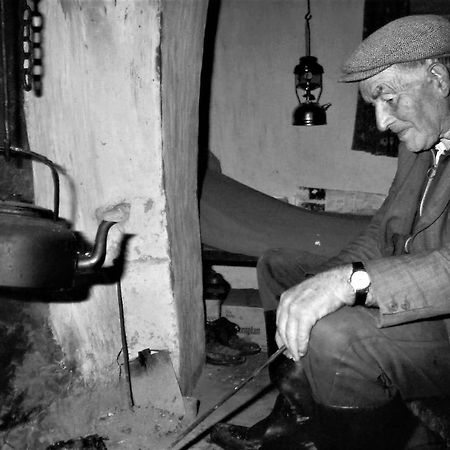 Teach Roisin-Traditional Irish Holiday Cottage In Malin Head. Экстерьер фото